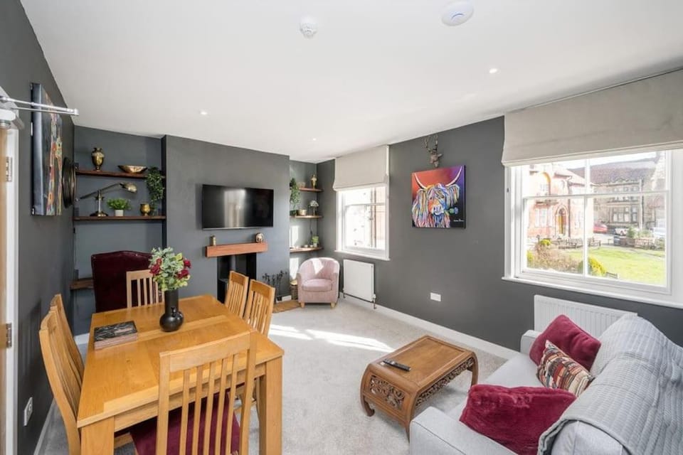 TV and multimedia, Living room, Dining area, flat iron