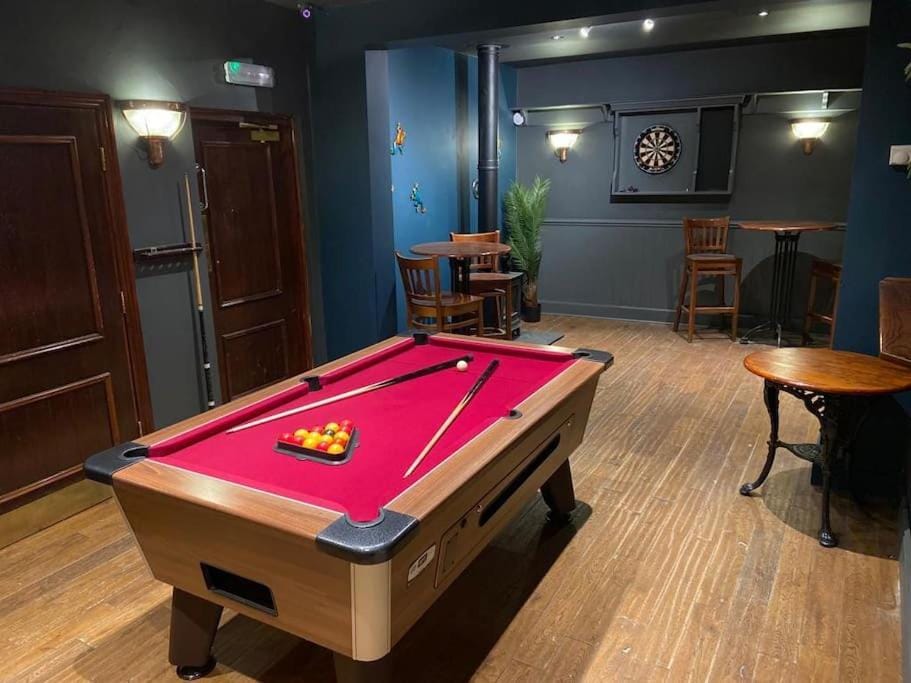 Billiard, Darts, Game Room