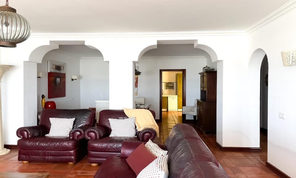 Living room, Photo of the whole room