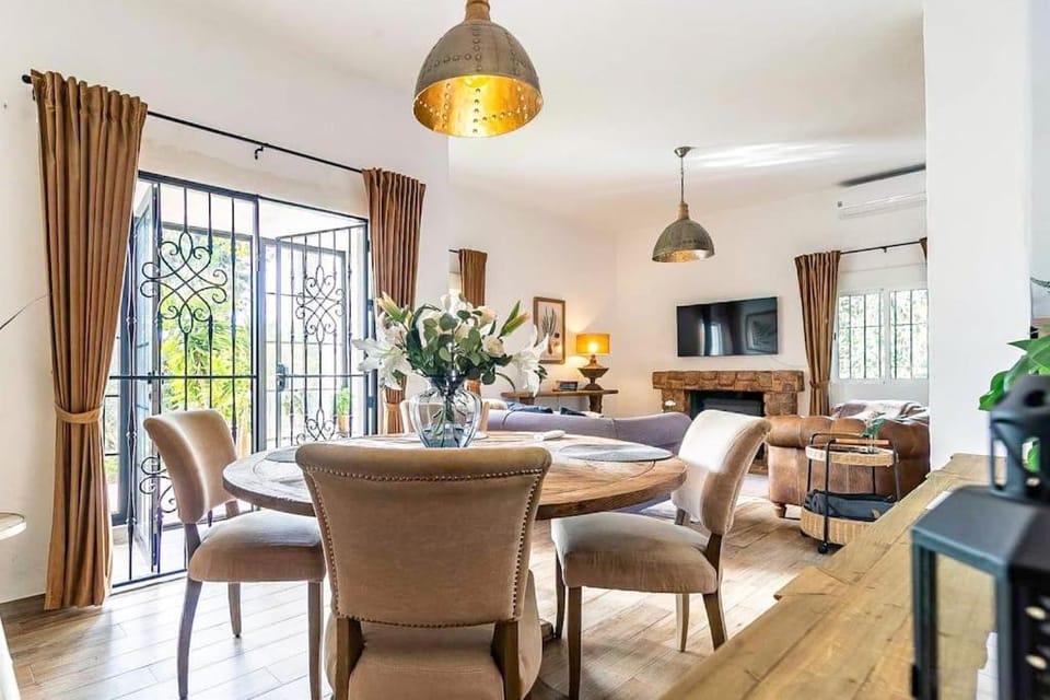 90-Cosy House With Roof Terrace in Calahonda, Mijas! House in Sitio de Calahonda