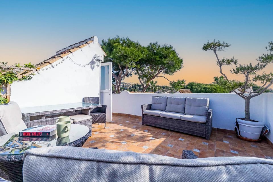 90-Cosy House With Roof Terrace in Calahonda, Mijas! House in Sitio de Calahonda