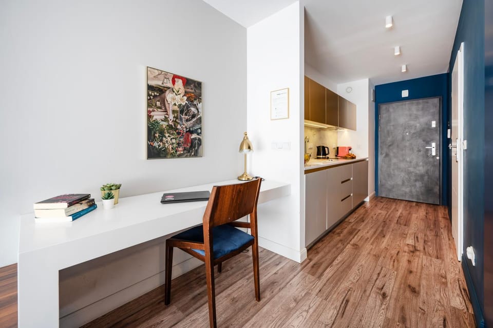 Kitchen or kitchenette, oven