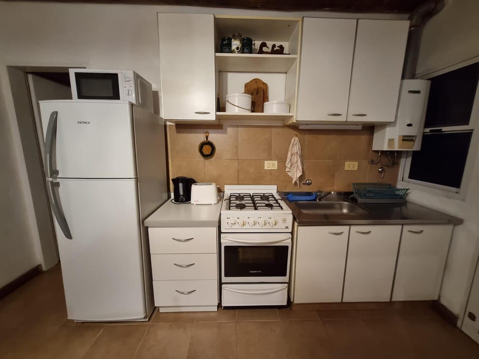 Coffee/tea facilities, Kitchen or kitchenette, minibar, pet friendly, stove, toaster
