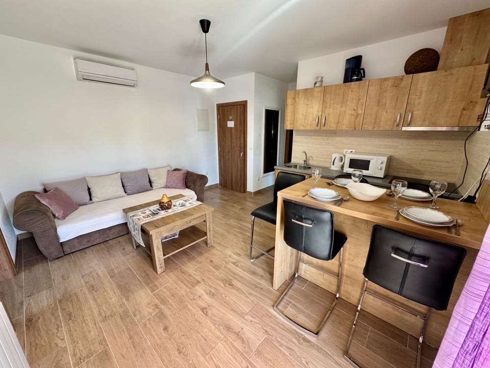 Living room, Dining area, kitchen