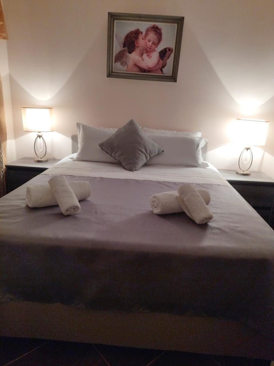 Bed, Bedroom, towels