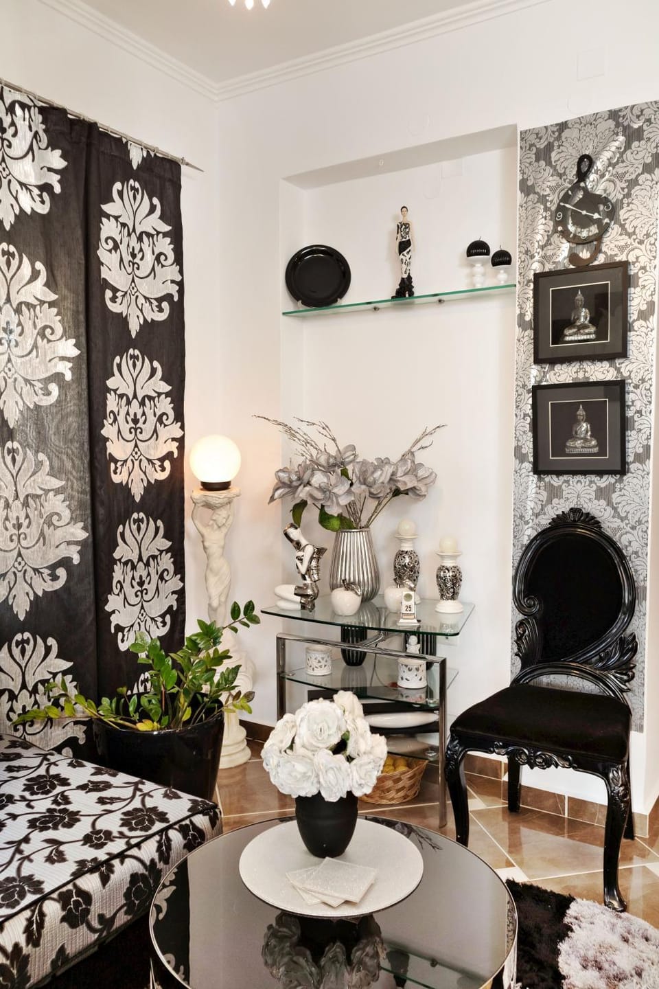 Living room, Seating area