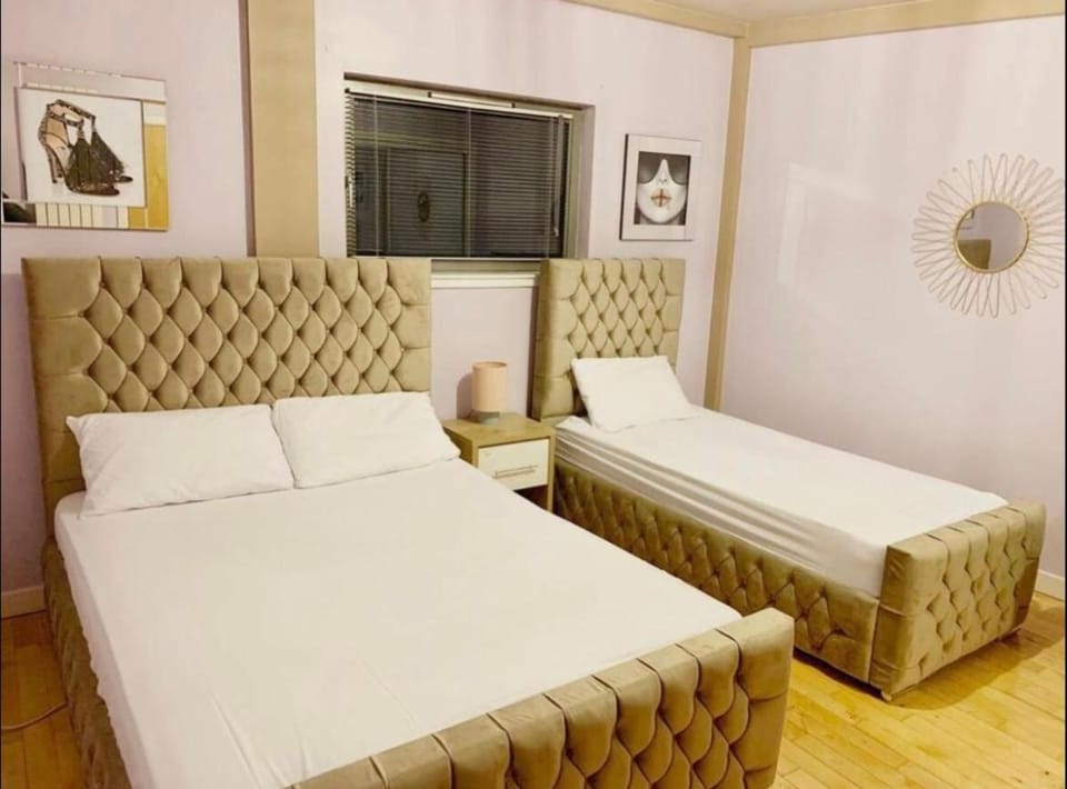 Designer Penthouse with Riverviews - G1 Glasgow City Centre, 3 Bedrooms, 2 Bathrooms, 1 Living room / Kitchen. Full Floor, Wrap Around Terrace, Panoramic Views, Off Central Station / Buchanan Street Apartment in Glasgow