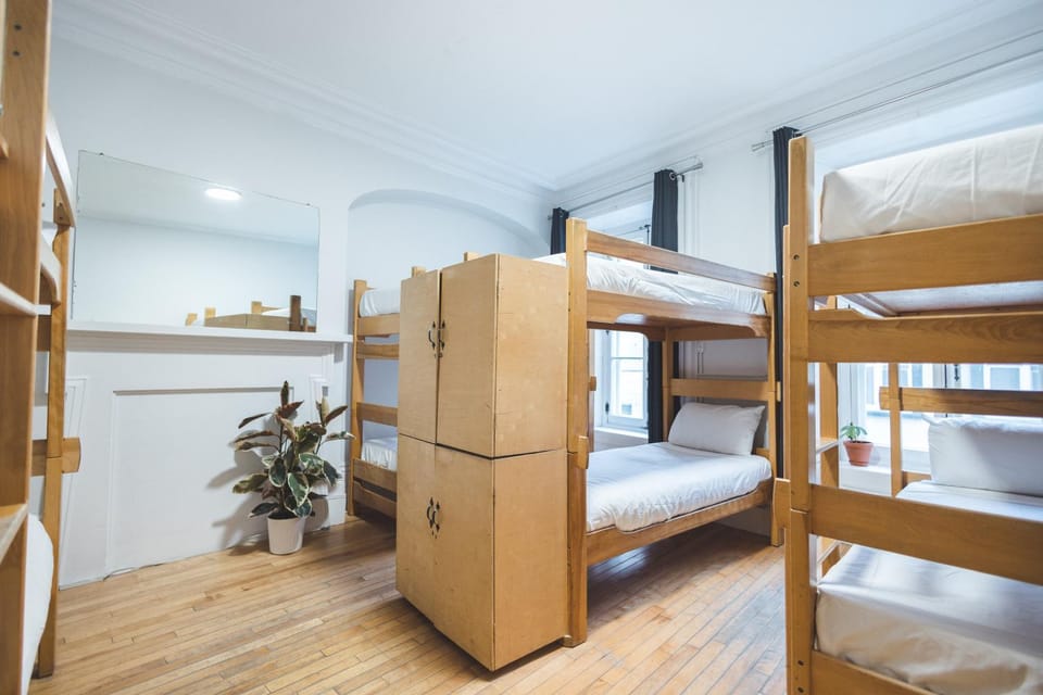 Bedroom, bunk bed