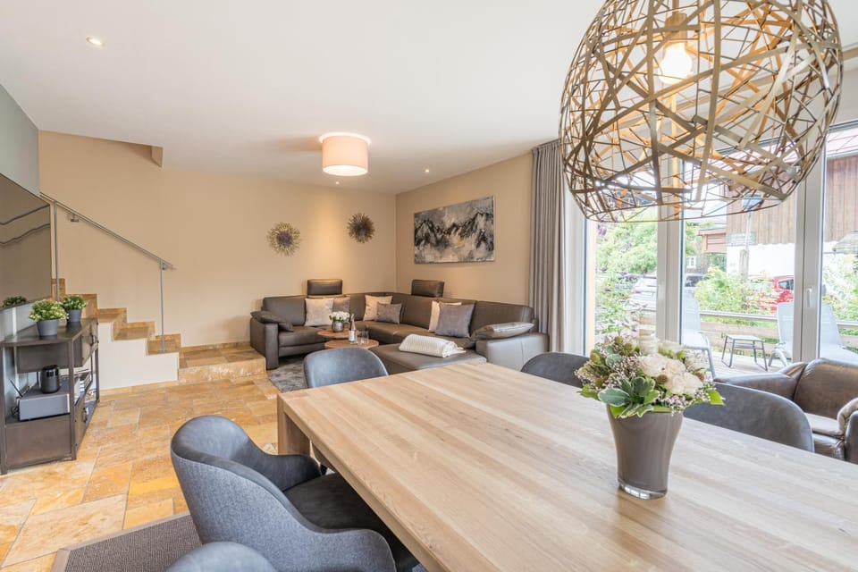 Seating area, Dining area