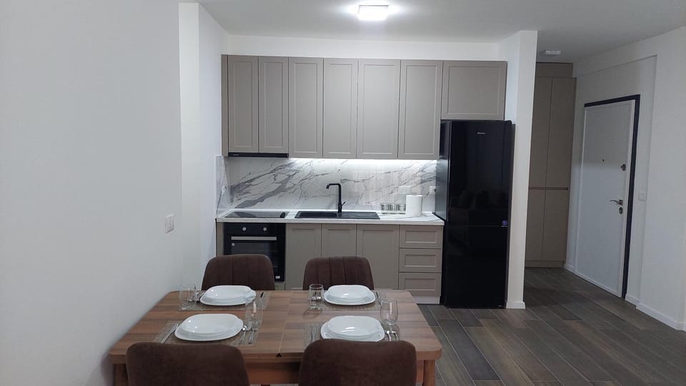 Dining area, kitchen
