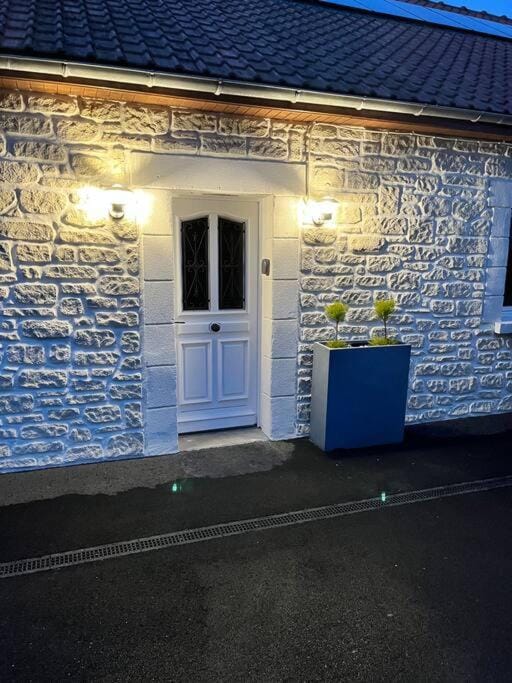 Property building, Facade/entrance, Night