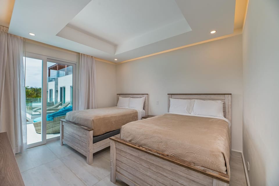 Ocean One Roatan Villa in West Bay