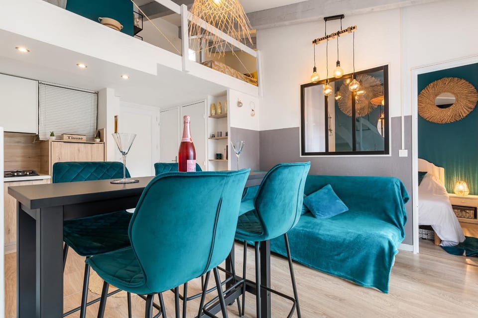 Living room, Dining area