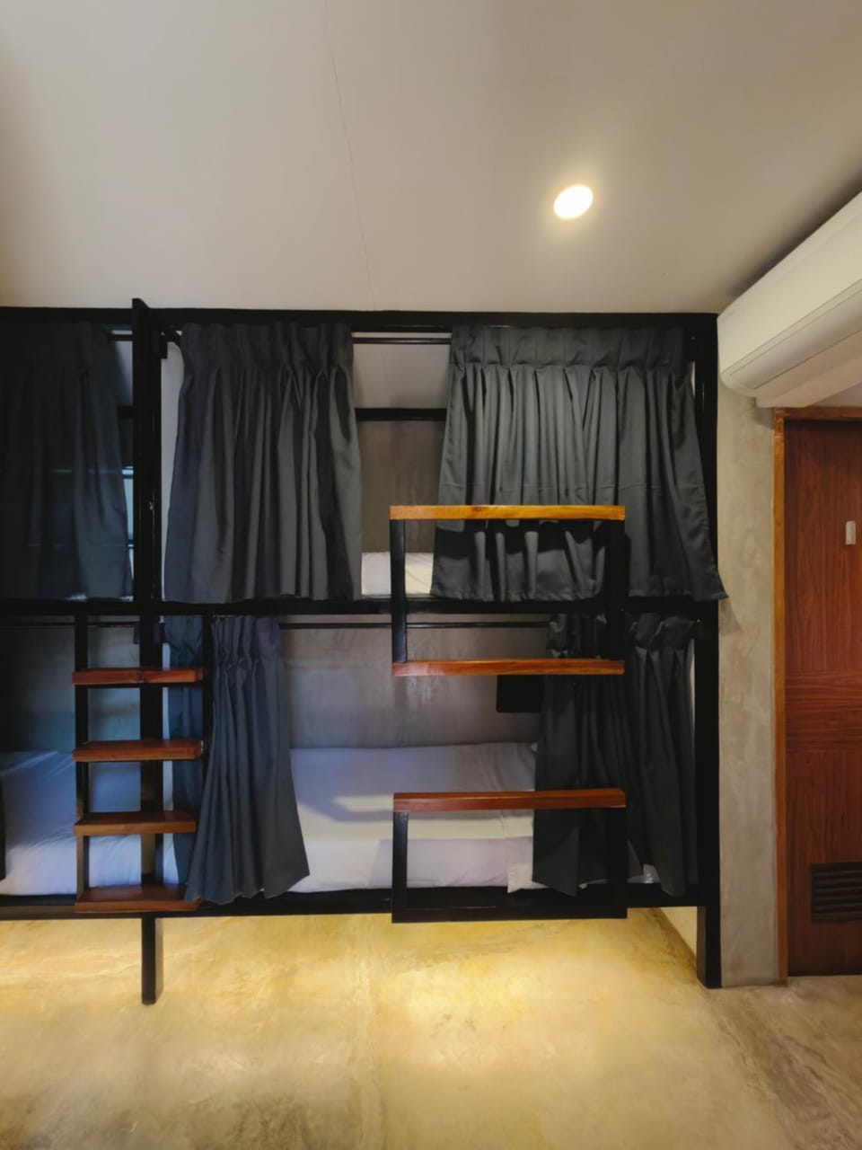 Bedroom, bunk bed