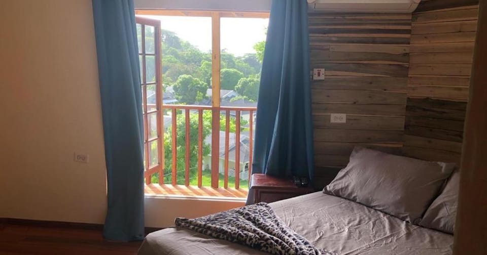 Tree House Luxe House in St. Ann Parish