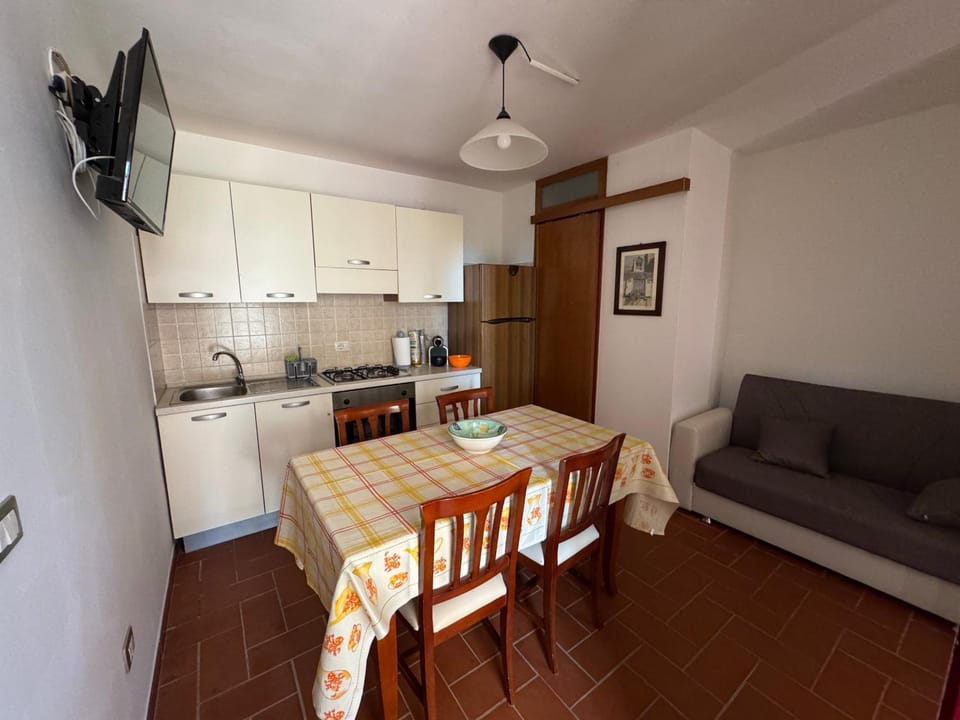 Kitchen or kitchenette, Living room, Dining area