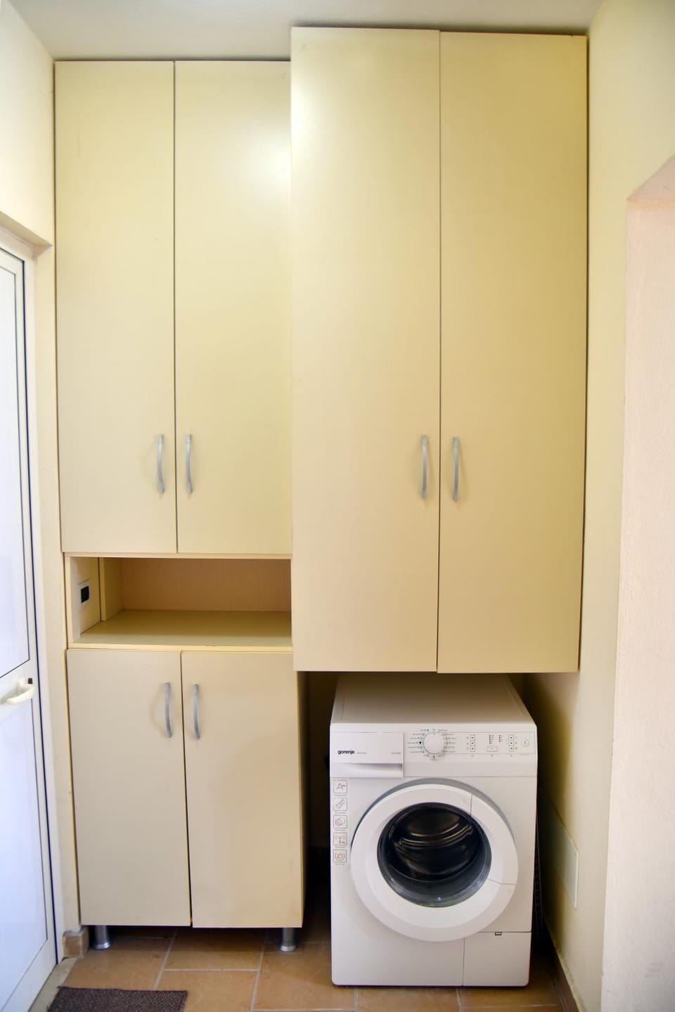 wardrobe, washing machine