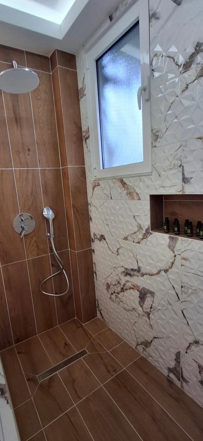 Big house with a huge garden and barbecue area! House in Halkidiki