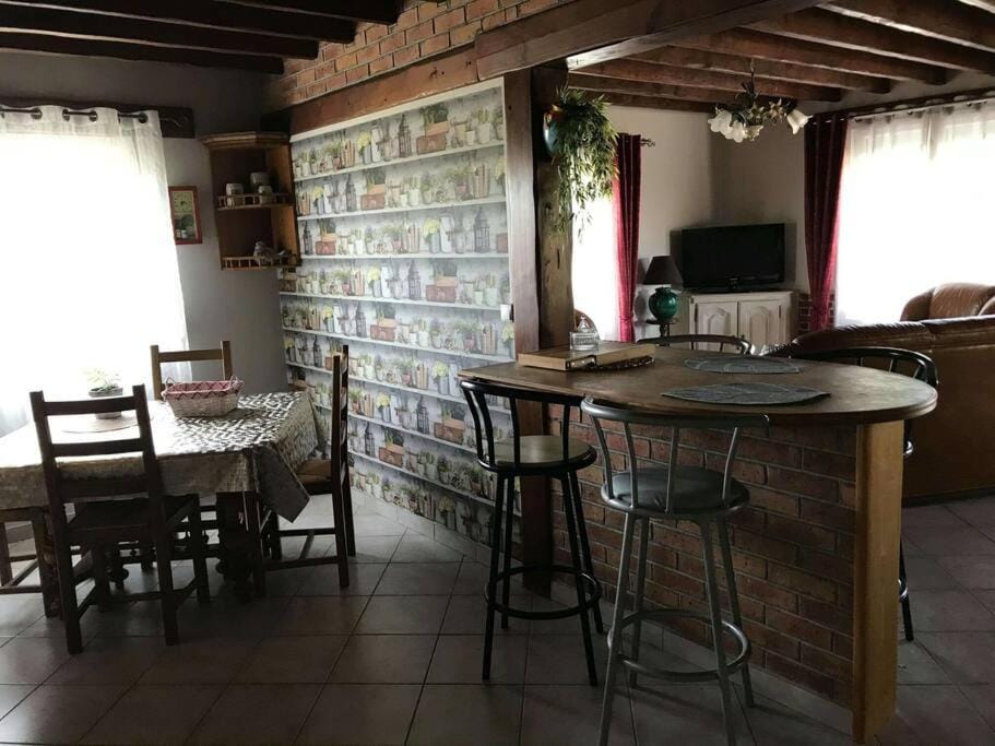 Seating area, Dining area