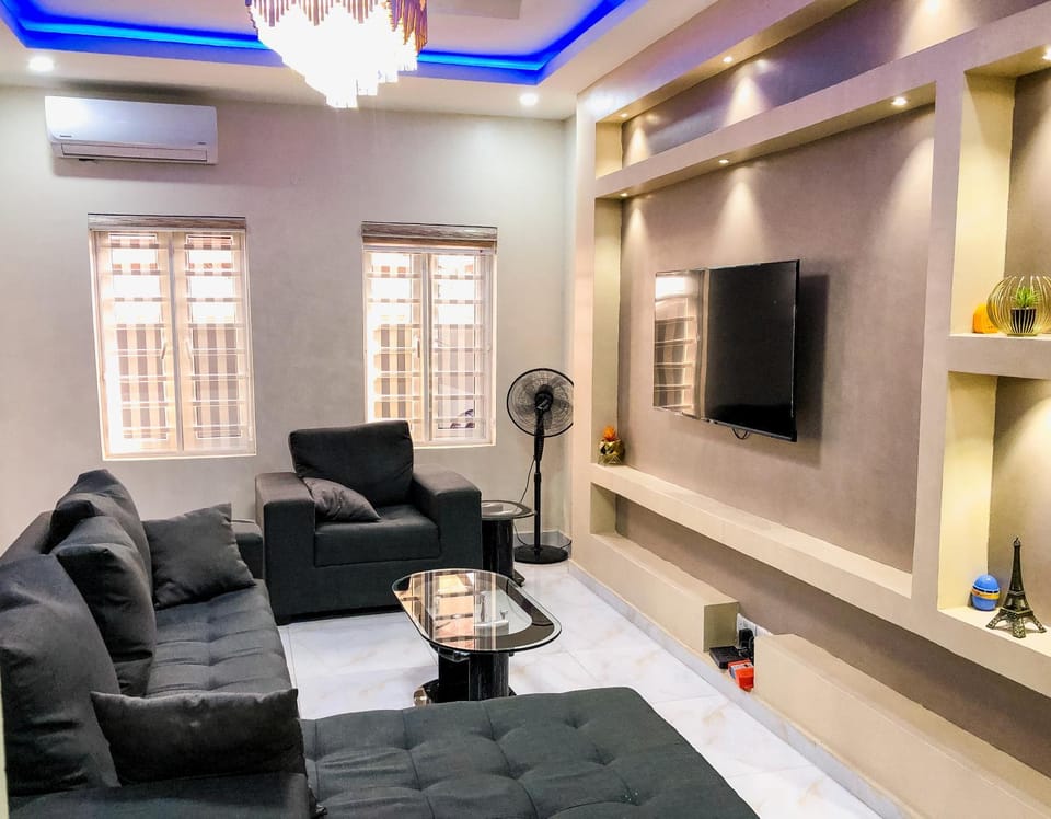 Communal lounge/ TV room, TV and multimedia, Living room, Seating area, locker, air conditioner