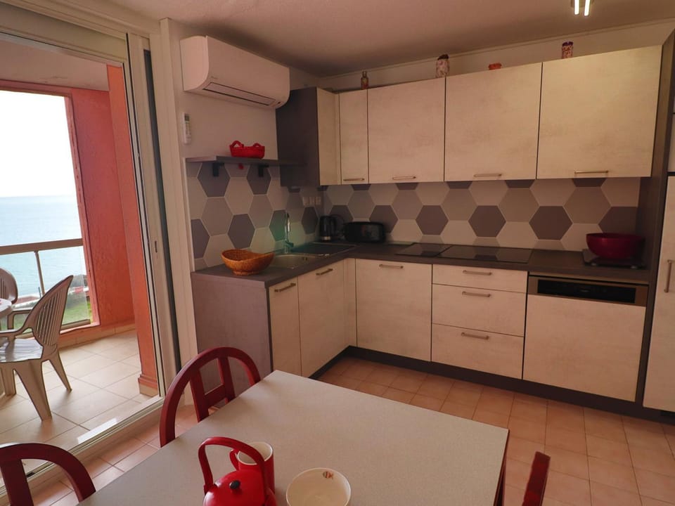 Appartement 38m² climatisé avec terrasse et parking privé pour 4 personnes - FR-1-472A-270 Apartment in Occitanie