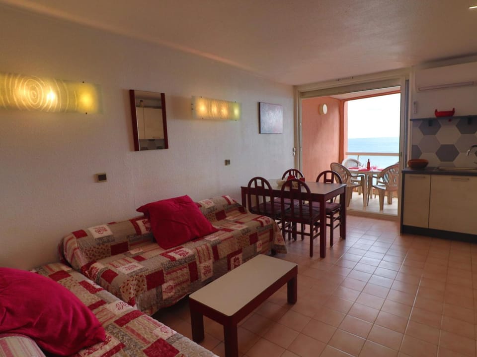 Appartement 38m² climatisé avec terrasse et parking privé pour 4 personnes - FR-1-472A-270 Apartment in Occitanie