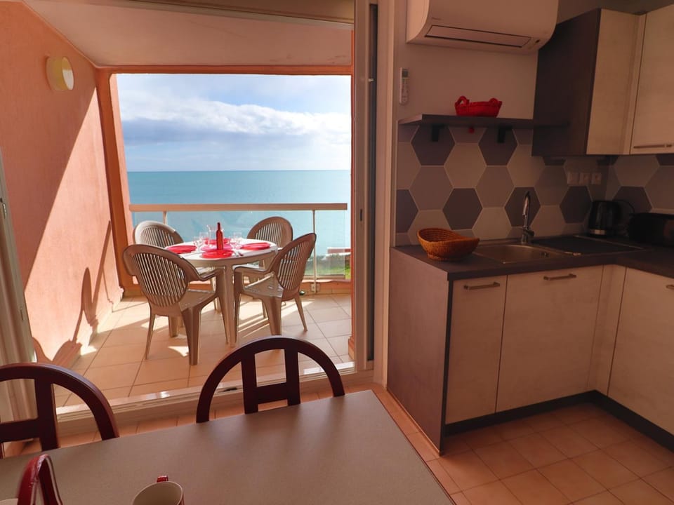 Appartement 38m² climatisé avec terrasse et parking privé pour 4 personnes - FR-1-472A-270 Apartment in Occitanie