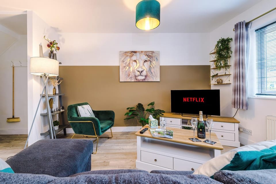 TV and multimedia, Living room, Seating area