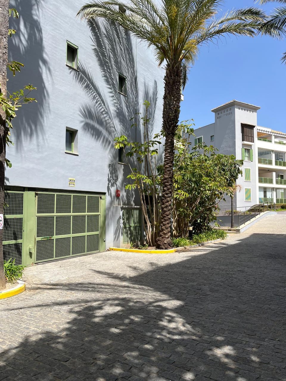 Property building, Facade/entrance, Lobby or reception