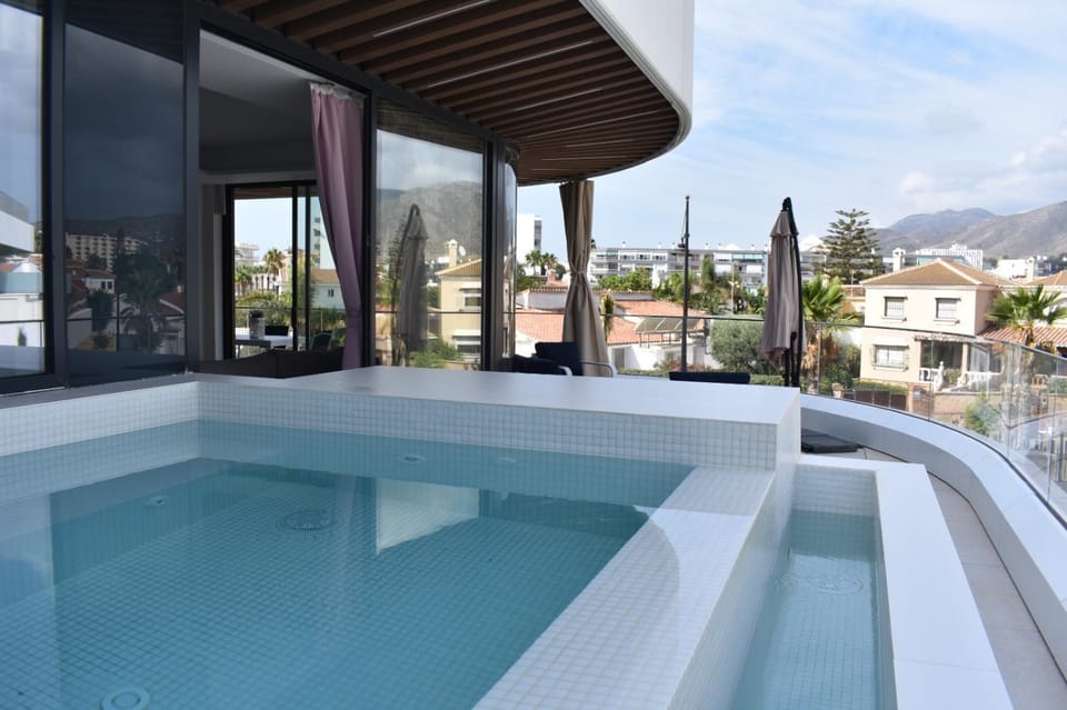 Hot Tub, Swimming pool, Swimming pool