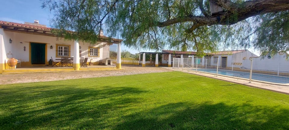Property building, Garden, Swimming pool