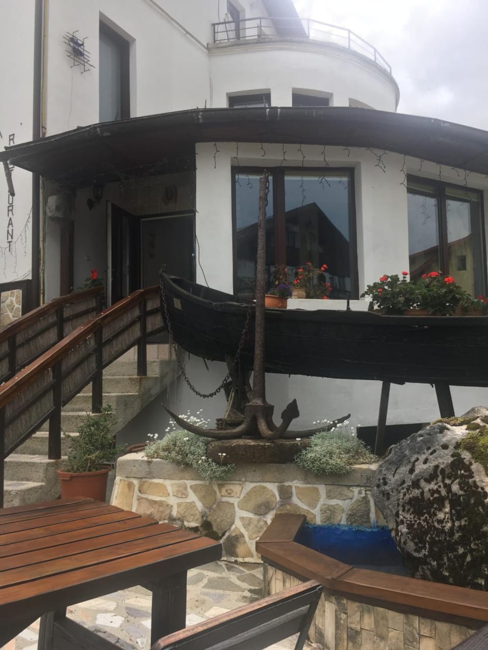 Property building, Restaurant/places to eat