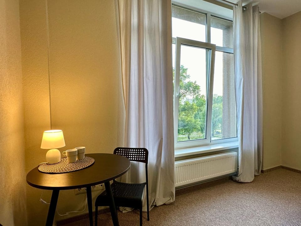 Photo of the whole room, Dining area