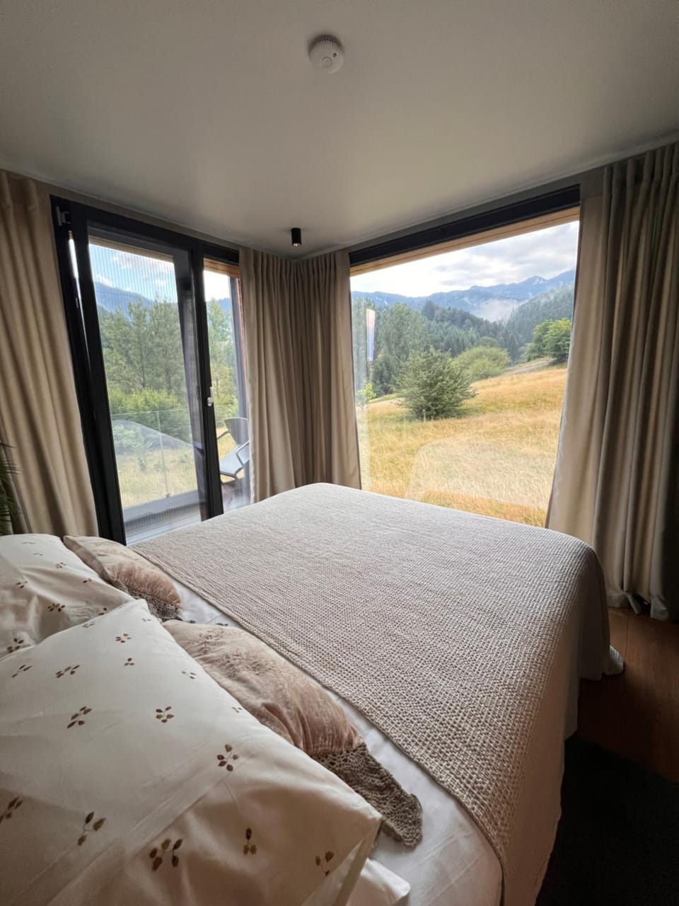 The kube by the mountain Villa in Brasov