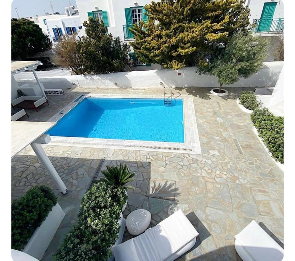 White luxury suite with shared pool downtown by Mykonos Eight Apartment in Mykonos