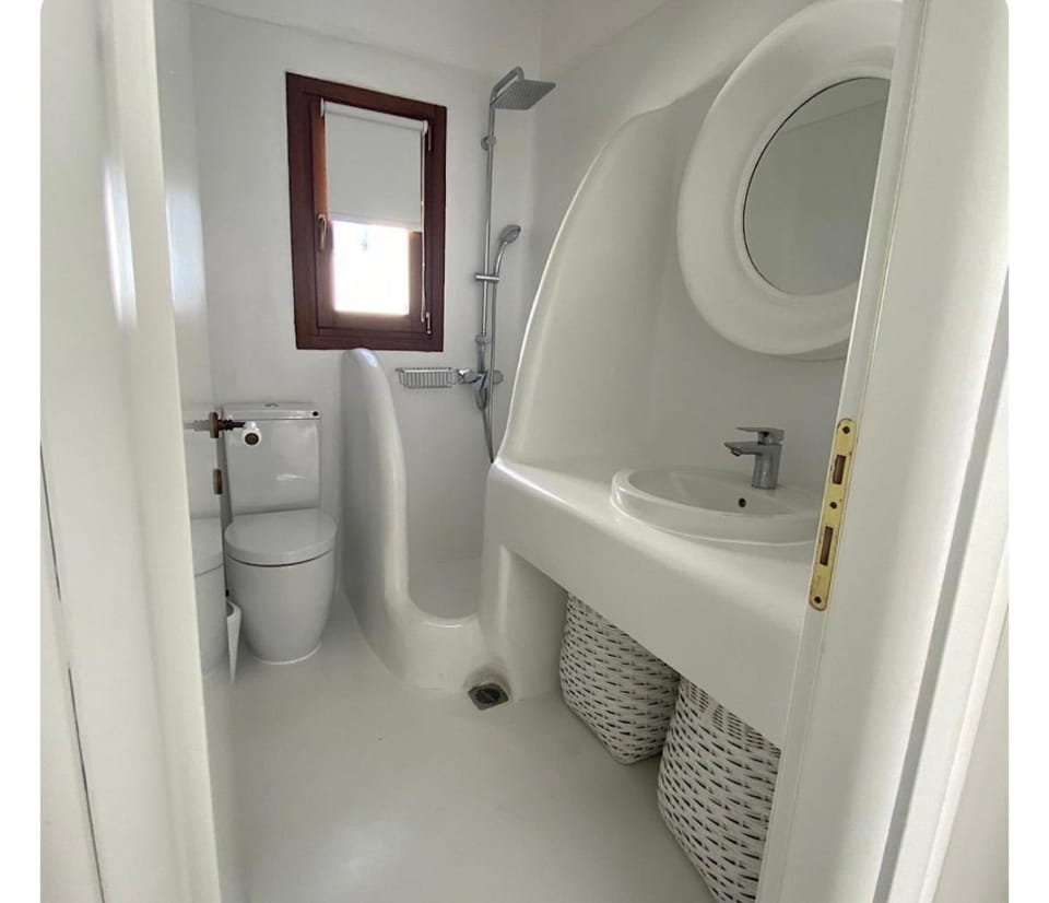 White luxury suite with shared pool downtown by Mykonos Eight Apartment in Mykonos