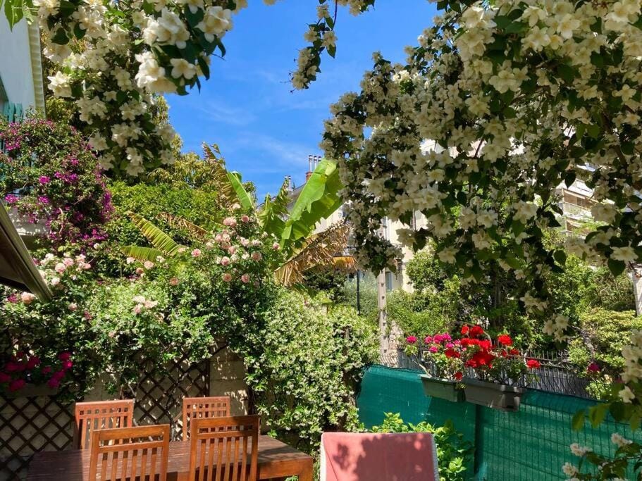 Provencal house, sea side, private parking House in Nice