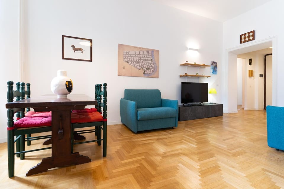 Communal lounge/ TV room, TV and multimedia, Living room, Seating area, Evening entertainment