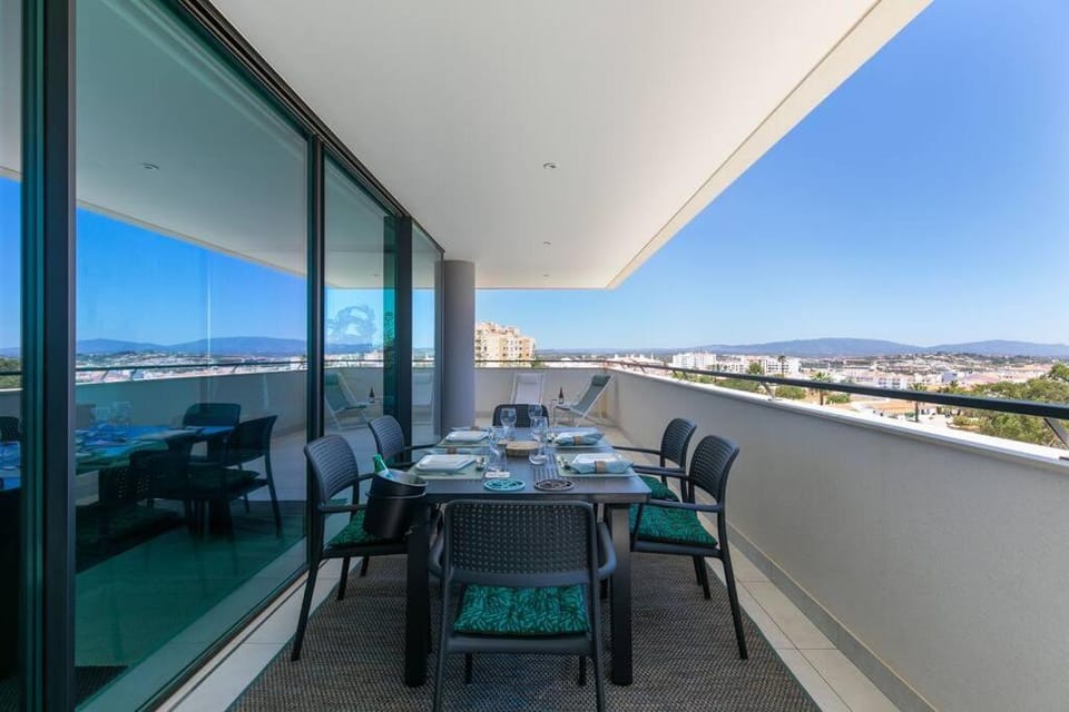 View (from property/room), Balcony/Terrace, Seating area, Dining area, Sea view