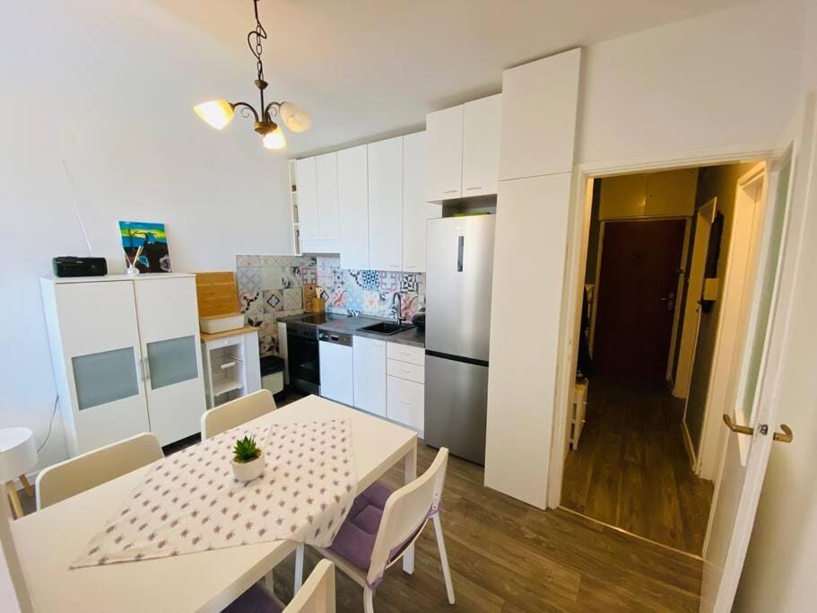 Kitchen or kitchenette, Dining area, pet friendly