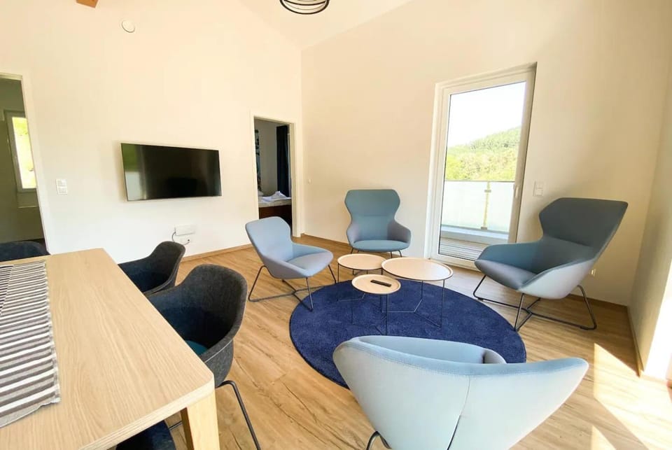 Communal lounge/ TV room, TV and multimedia, Living room, Seating area