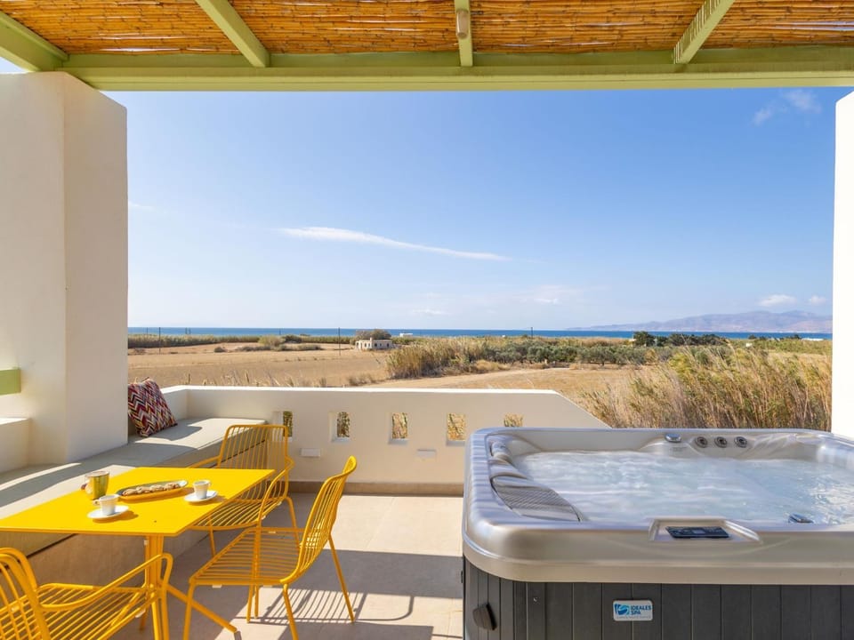 Summer, Hot Tub, Hot Tub, Balcony/Terrace, Seating area, Sea view