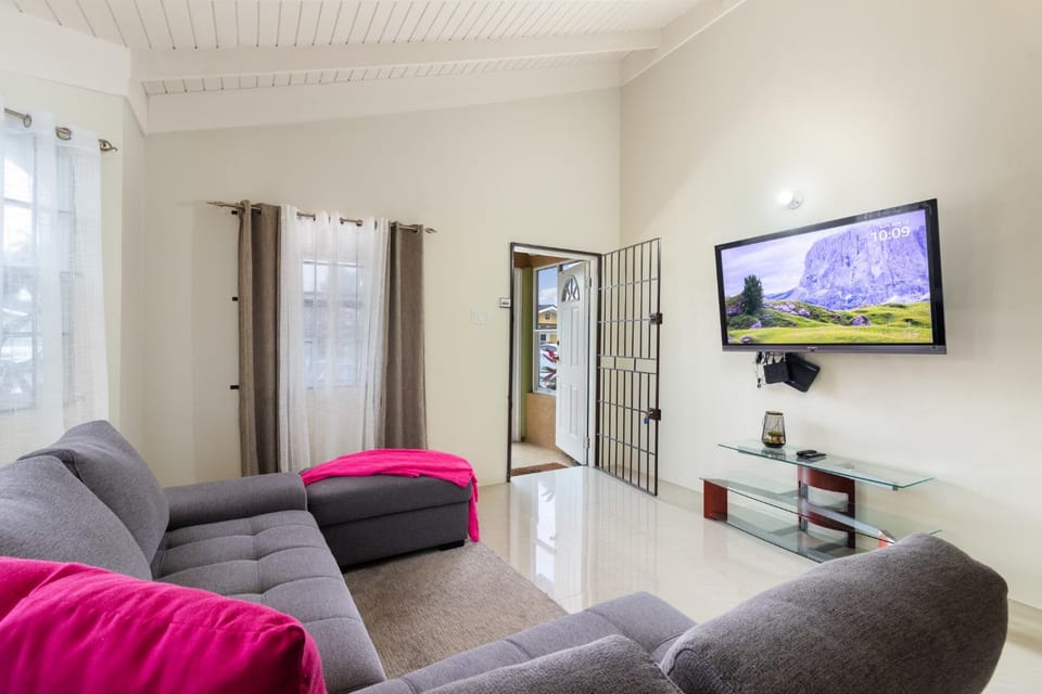 TV and multimedia, Living room, Evening entertainment