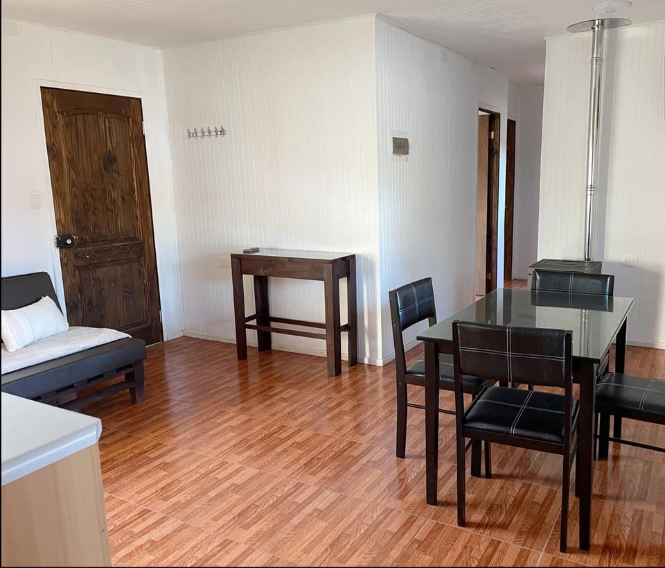 Living room, Seating area, Dining area, internet