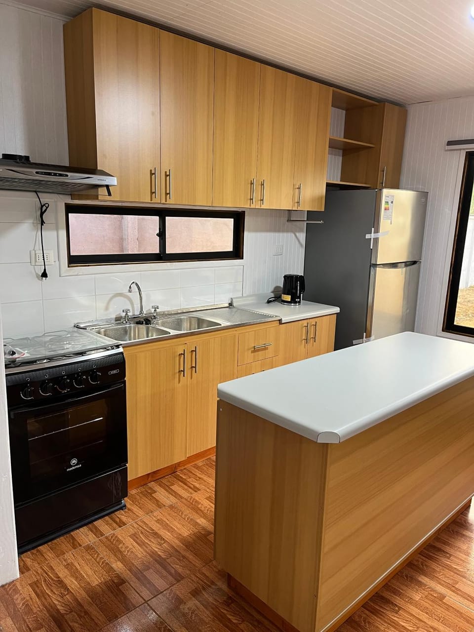 Kitchen or kitchenette, pet friendly, stove