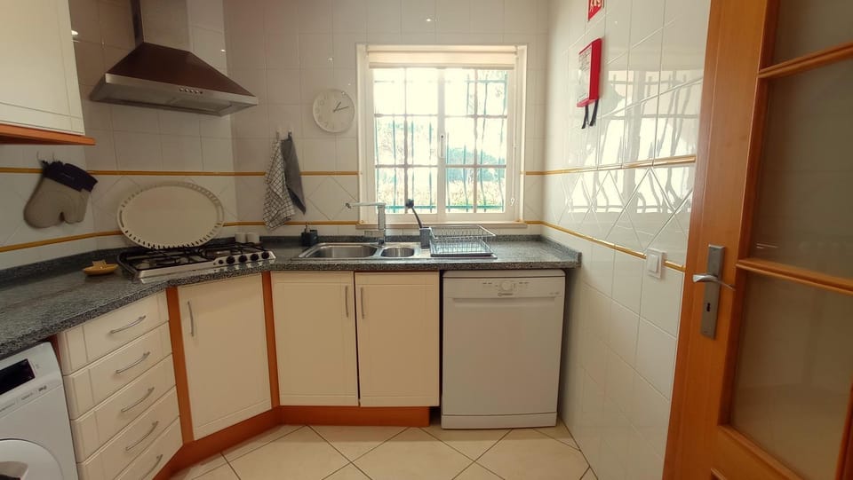 Communal kitchen, dishwasher, stove