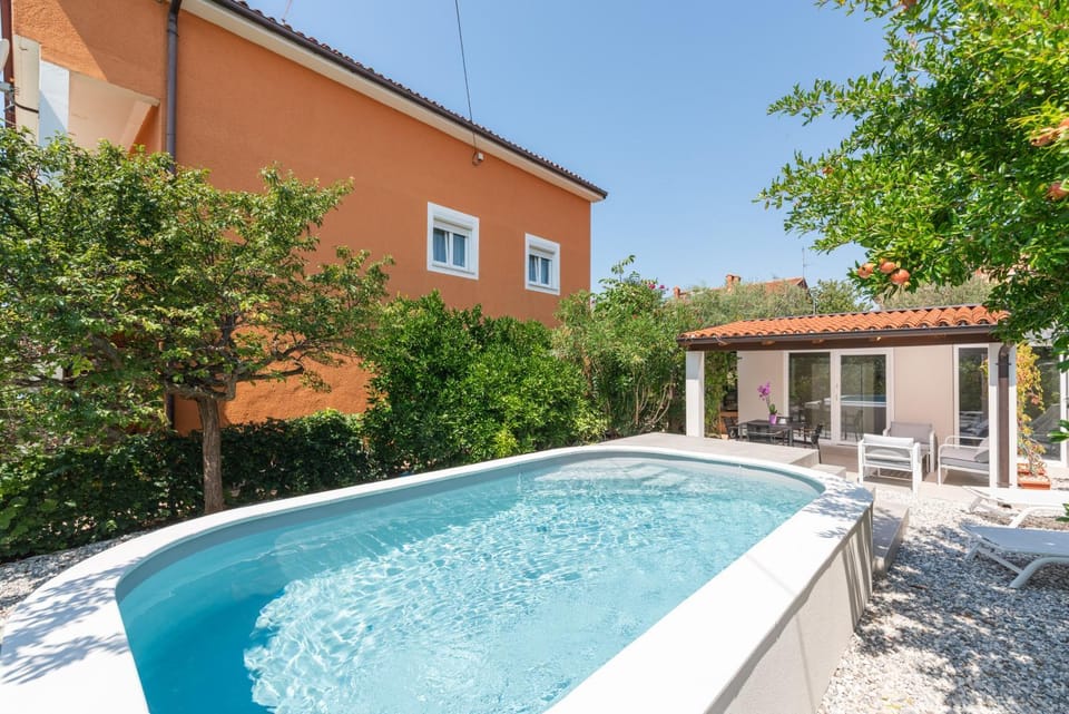 Garden, Garden view, Pool view, Swimming pool, sunbed