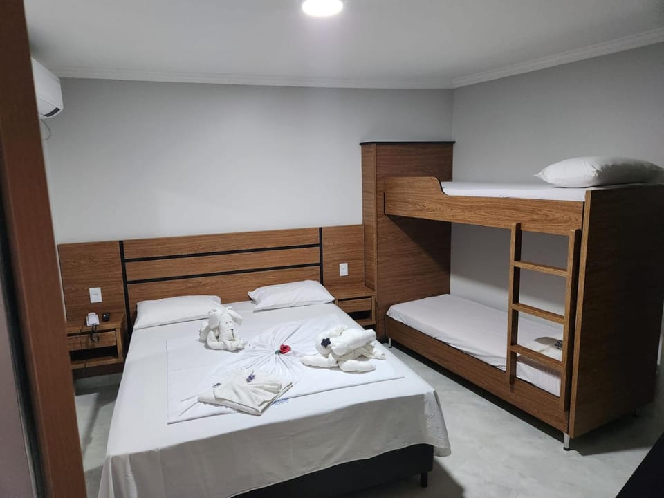 Bed, Bedroom, bunk bed, towels