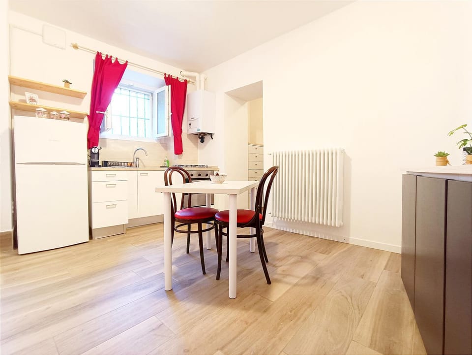 Kitchen or kitchenette, Dining area, pet friendly, stove
