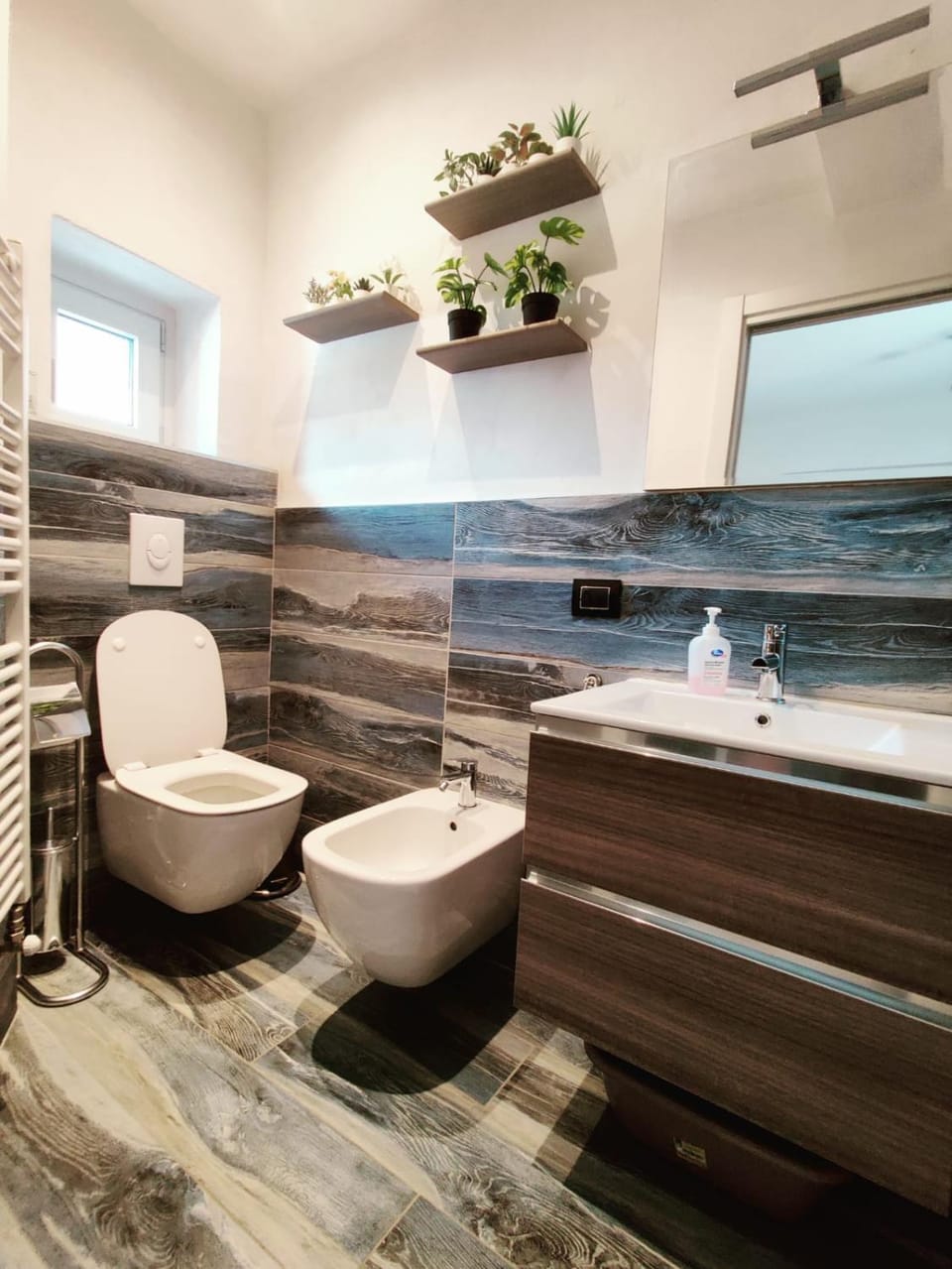 Shower, Toilet, Bathroom, bidet, towels